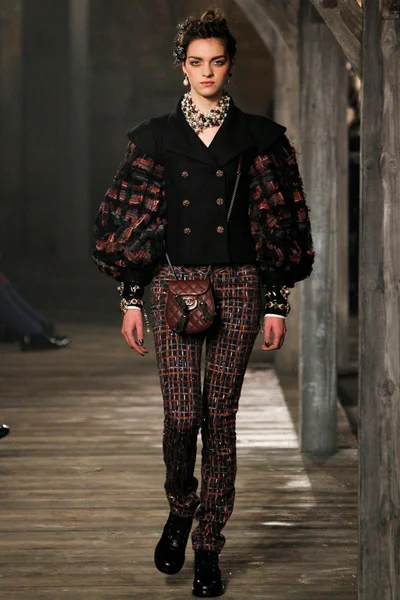 Look 14